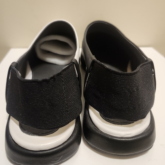Camper "TWINS" Black & White Leather Mismatched Slingback Flats Sz.6/36 Ret.$185 - Picture 6 of 9